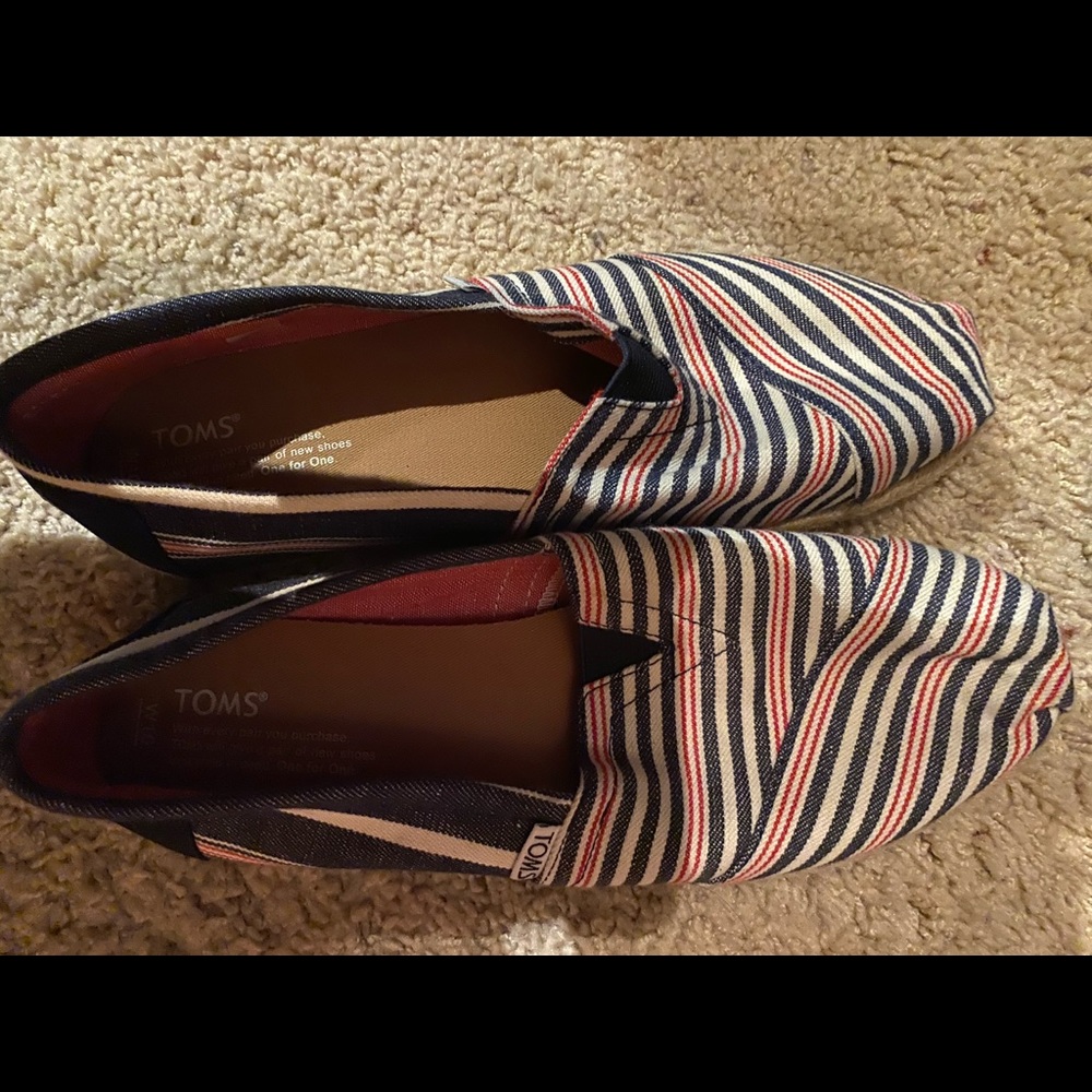 Toms brand new. Never worn.